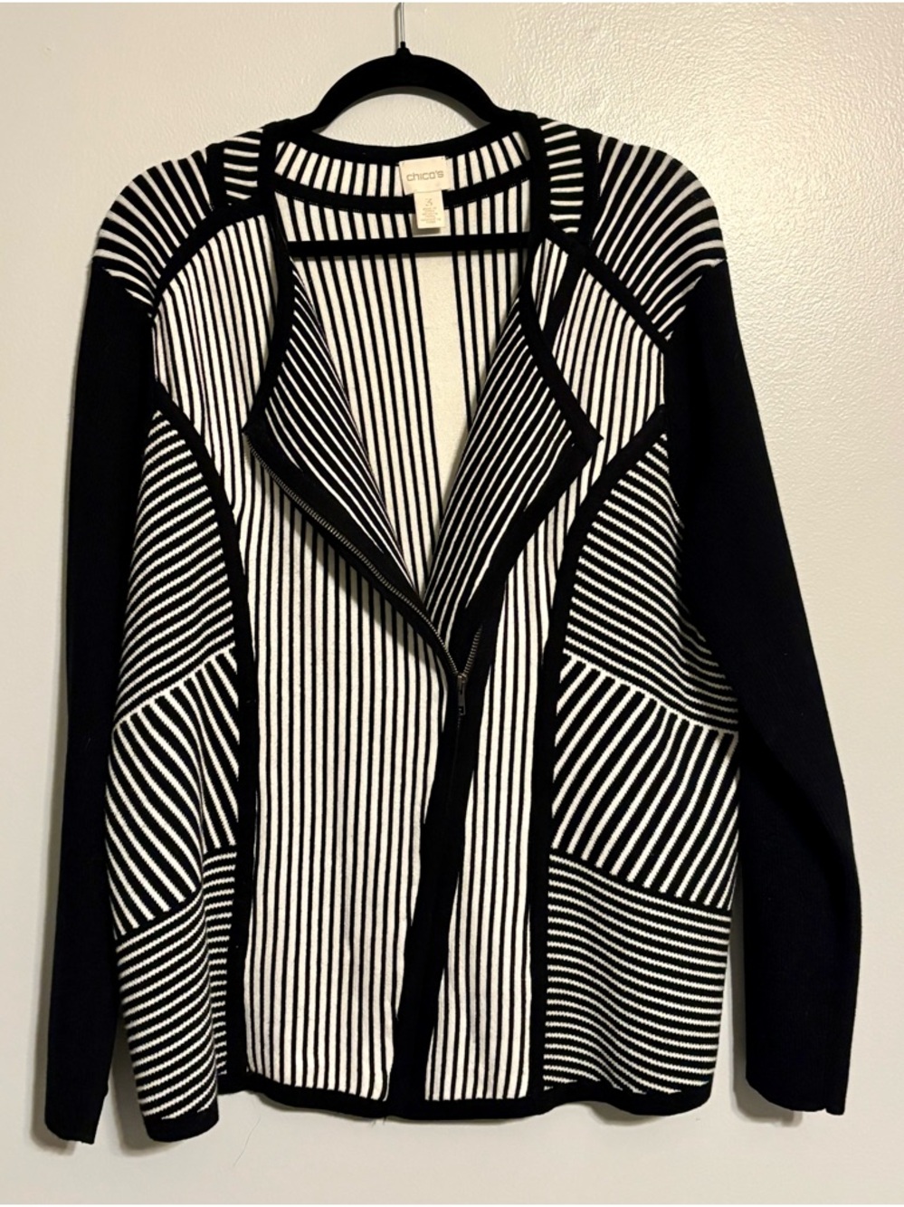 ❤️ Chico’s Black & White Sweater/Jacket Size XL
